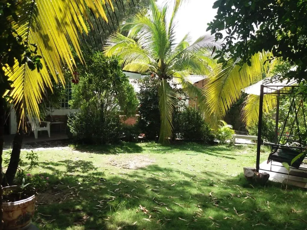 Cabana Santa Marta, Via Curval. location